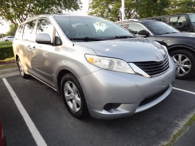 2011 Toyota Sienna LE 3