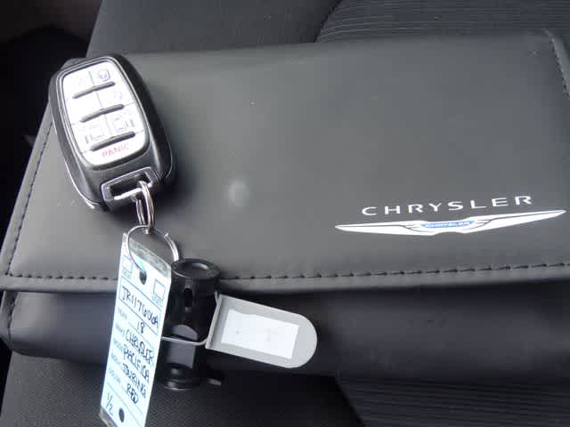 Thumbnail: 2018 Chrysler Pacifica - 34