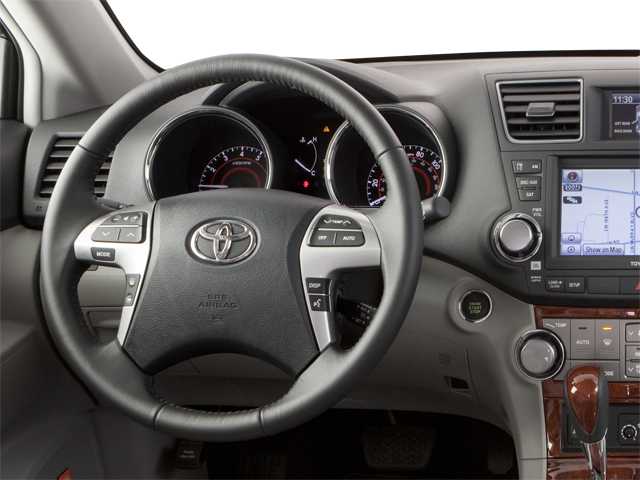 Thumbnail: 2013 Toyota Highlander - 4