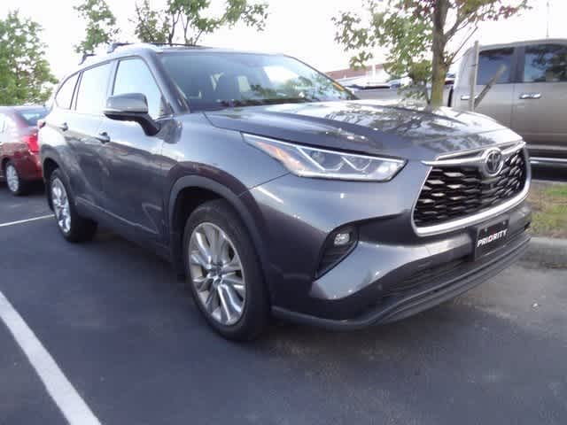 Thumbnail: 2021 Toyota Highlander - 3