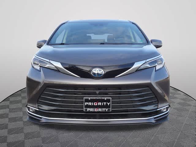 Thumbnail: 2023 Toyota Sienna - 4