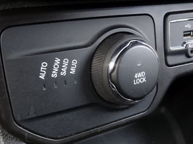 Thumbnail: 2023 Jeep Renegade - 16