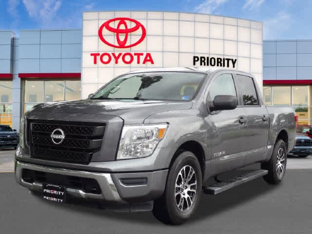 2023 Nissan Titan SV