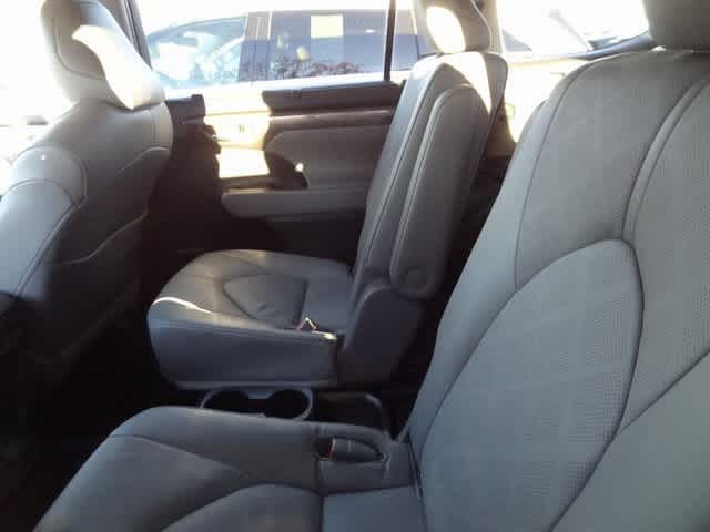 Thumbnail: 2022 Toyota Highlander - 7