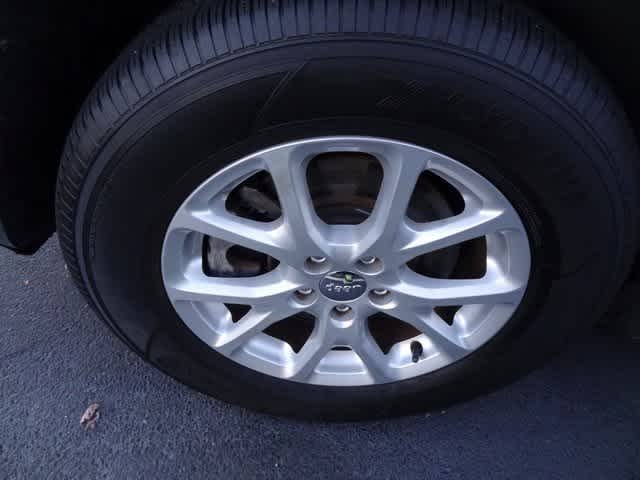 Thumbnail: 2017 Jeep Cherokee - 23