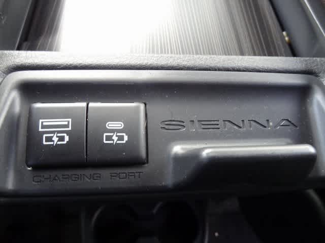 Thumbnail: 2023 Toyota Sienna - 23