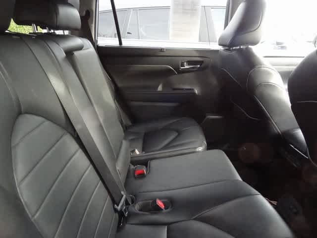 Thumbnail: 2021 Toyota Highlander - 10