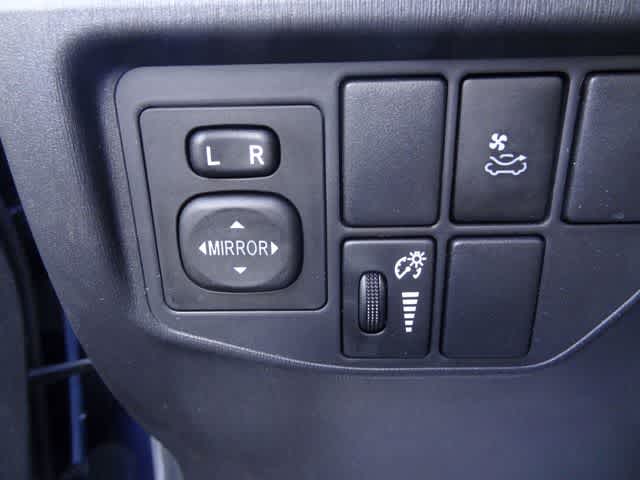 Thumbnail: 2015 Toyota Prius - 9