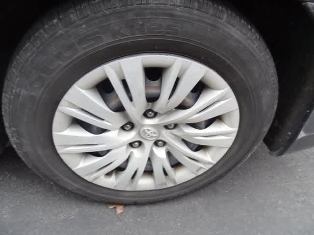 Thumbnail: 2012 Toyota Camry - 16