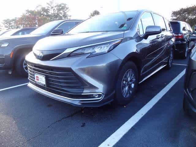 Thumbnail: 2022 Toyota Sienna - 1