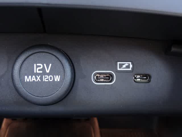 Thumbnail: 2023 Volvo C40 - 37
