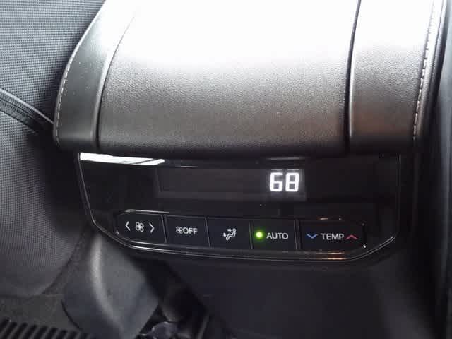 2024 Toyota Highlander LE 18