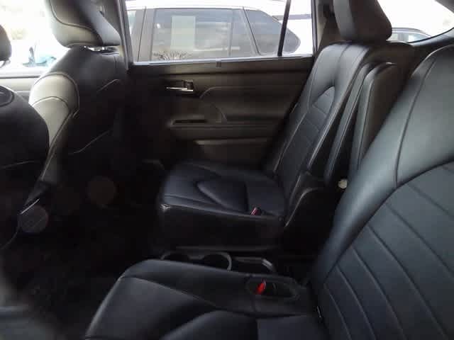 Thumbnail: 2023 Toyota Highlander - 6