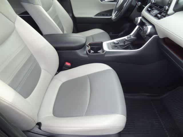 Thumbnail: 2021 Toyota RAV4 - 16