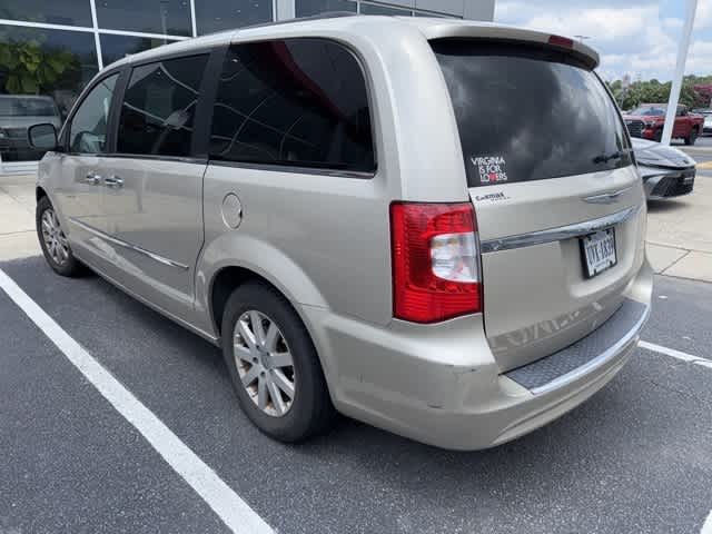 Thumbnail: 2016 Chrysler Town & Country - 5