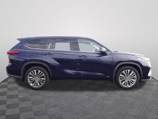 Thumbnail: 2022 Toyota Highlander - 4