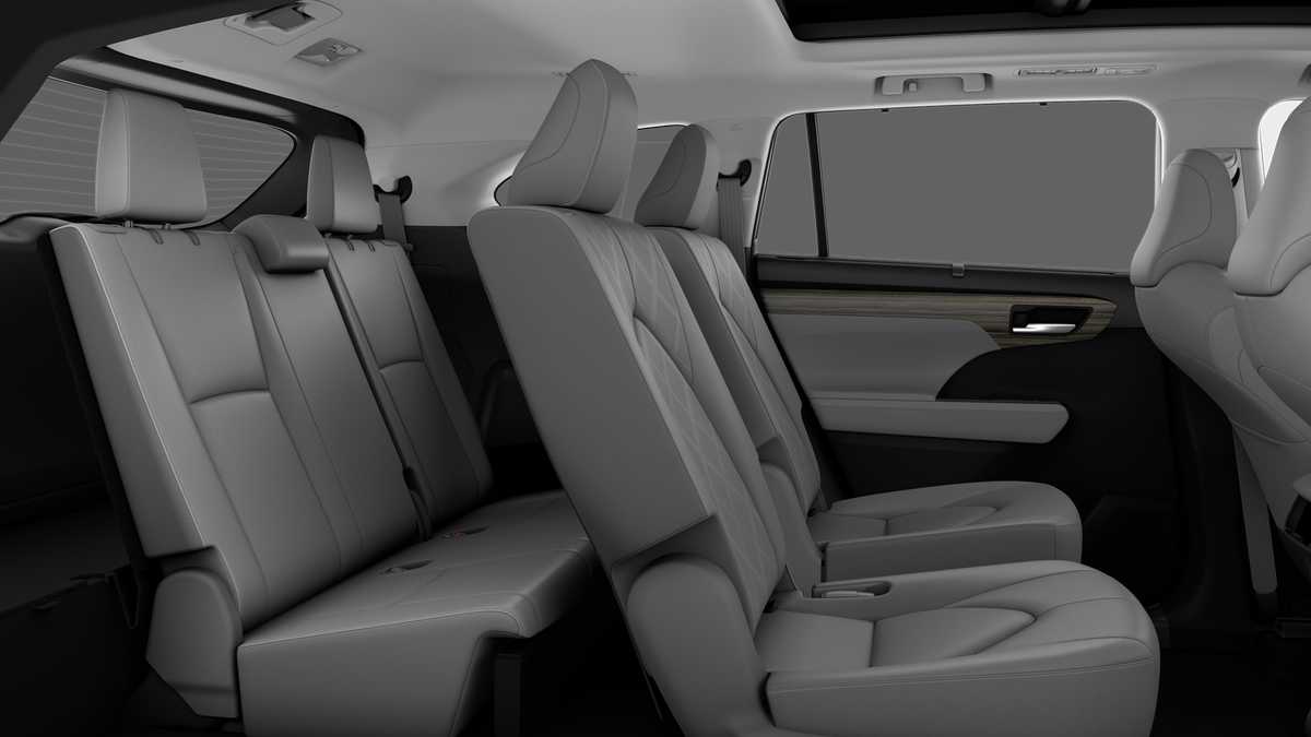 Thumbnail: 2025 Toyota Highlander - 21