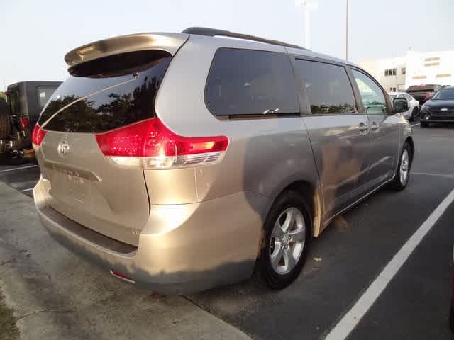 2011 Toyota Sienna LE 4