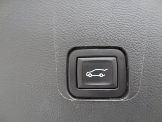 Thumbnail: 2023 Chevrolet Traverse - 11