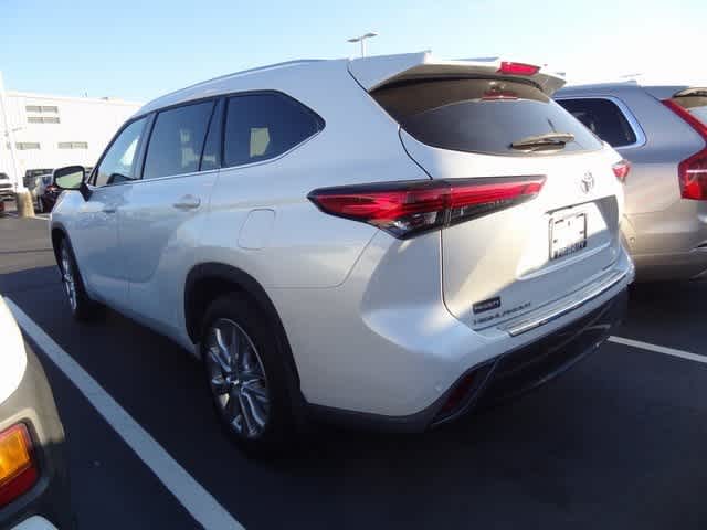 Thumbnail: 2023 Toyota Highlander - 4