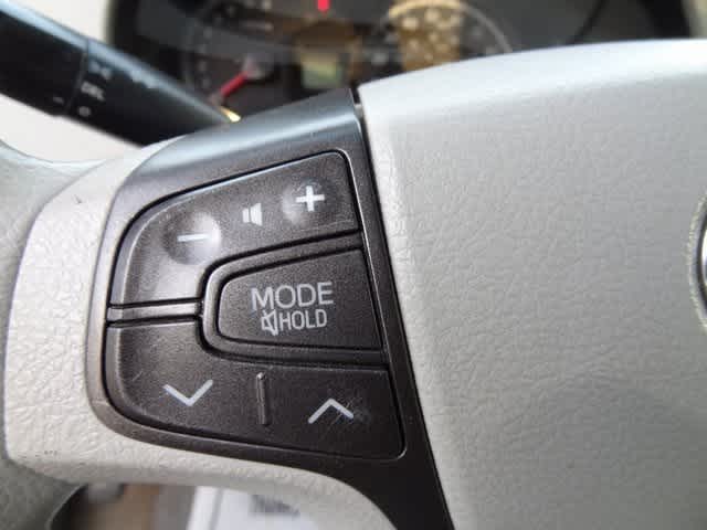 2011 Toyota Sienna LE 12