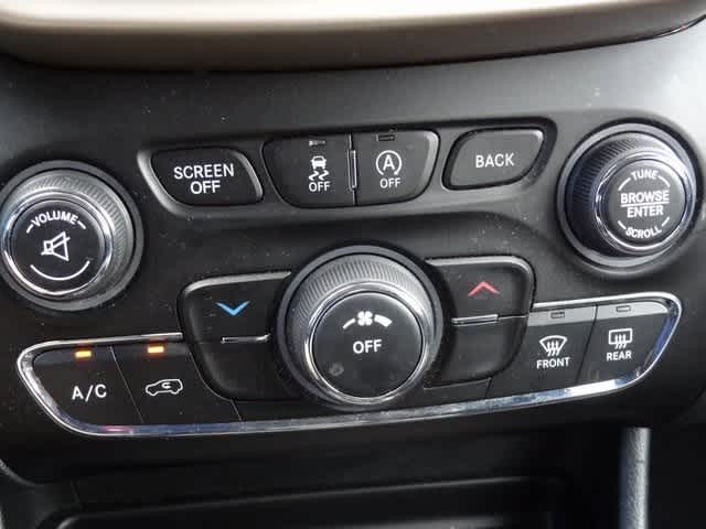 Thumbnail: 2015 Jeep Cherokee - 22