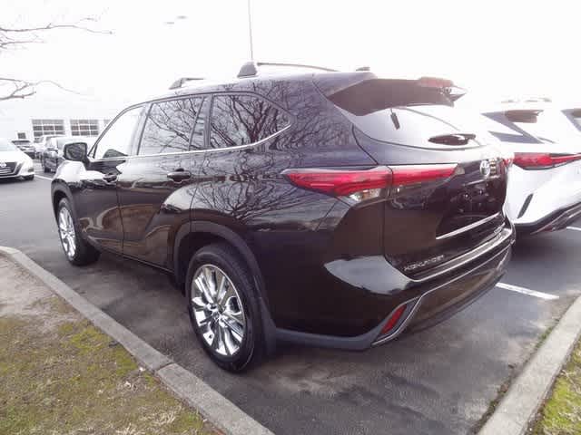 Thumbnail: 2023 Toyota Highlander - 6