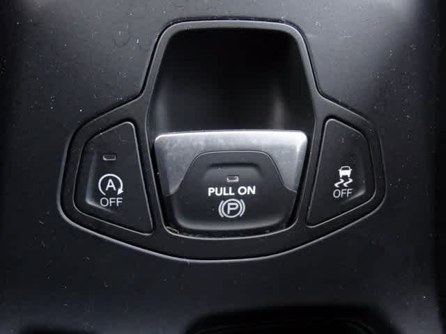 Thumbnail: 2023 Jeep Renegade - 19