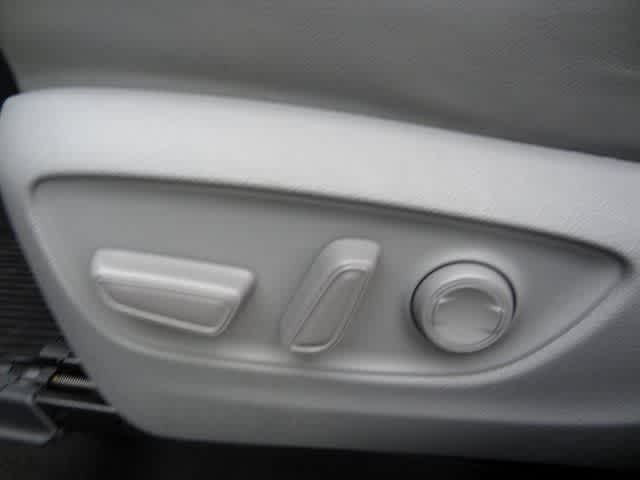 Thumbnail: 2023 Toyota Highlander - 19