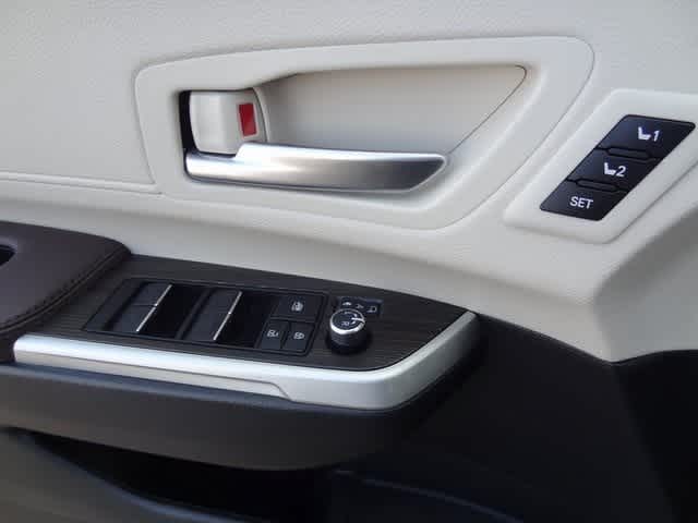 Thumbnail: 2023 Toyota Sienna - 28