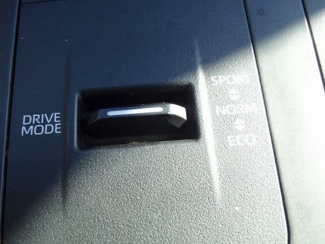 Thumbnail: 2023 Toyota Highlander - 15