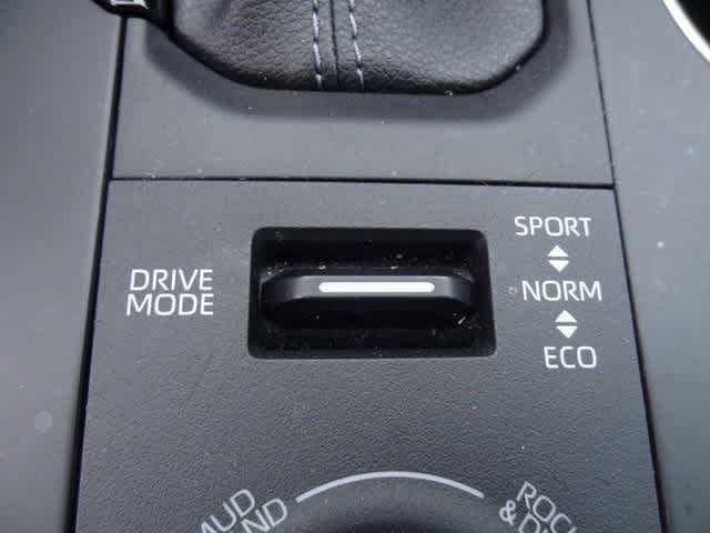 Thumbnail: 2023 Toyota Highlander - 15