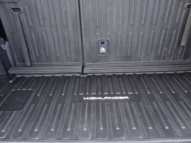 Thumbnail: 2023 Toyota Highlander - 24