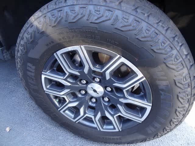 Thumbnail: 2024 Chevrolet Colorado - 12