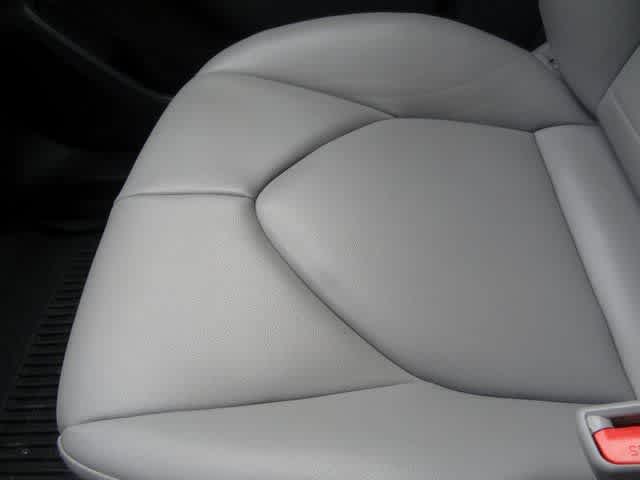 Thumbnail: 2023 Toyota Highlander - 32