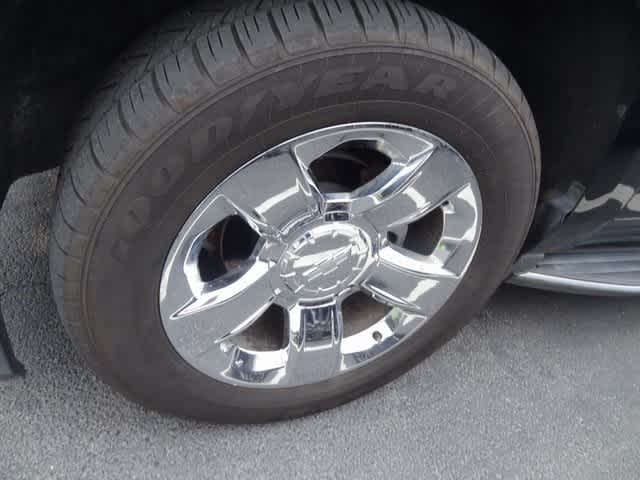 Thumbnail: 2017 Chevrolet Suburban - 12