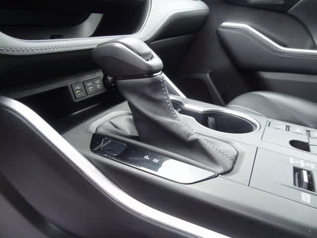 Thumbnail: 2023 Toyota Highlander - 18