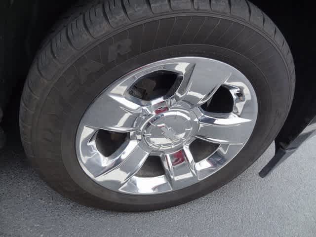 Thumbnail: 2017 Chevrolet Suburban - 13