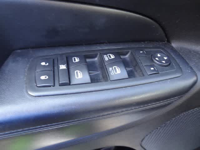 Thumbnail: 2012 Jeep Grand Cherokee - 9