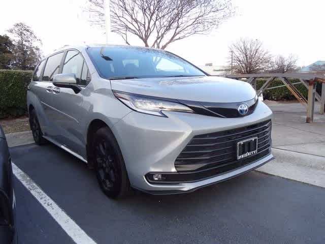 Thumbnail: 2025 Toyota Sienna - 3