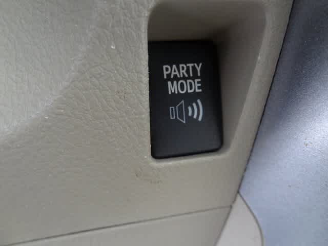 Thumbnail: 2013 Toyota 4Runner - 11