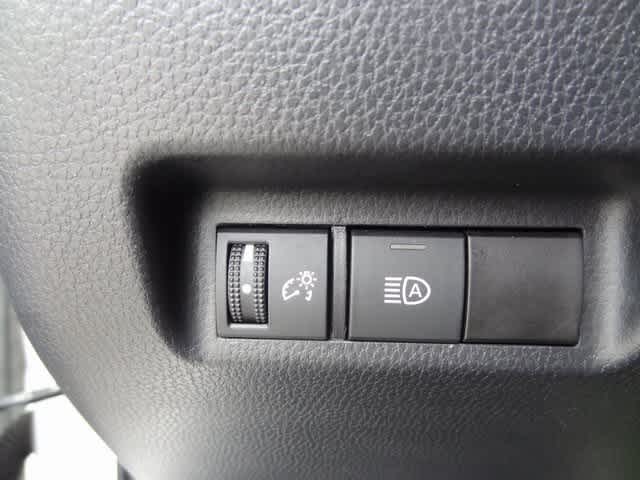 Thumbnail: 2021 Toyota RAV4 - 15