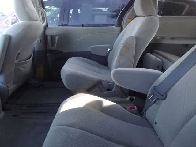 Thumbnail: 2012 Toyota Sienna - 9
