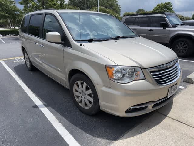 Thumbnail: 2016 Chrysler Town & Country - 2