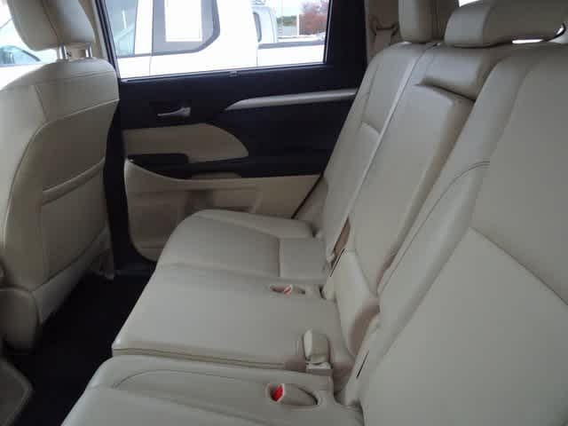 Thumbnail: 2019 Toyota Highlander - 8