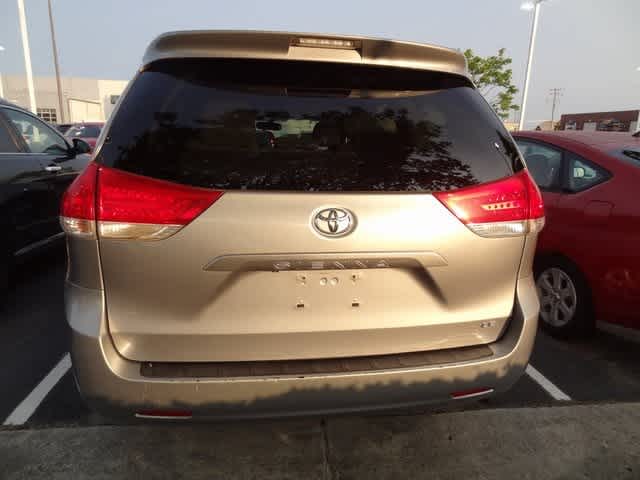 2011 Toyota Sienna LE 5