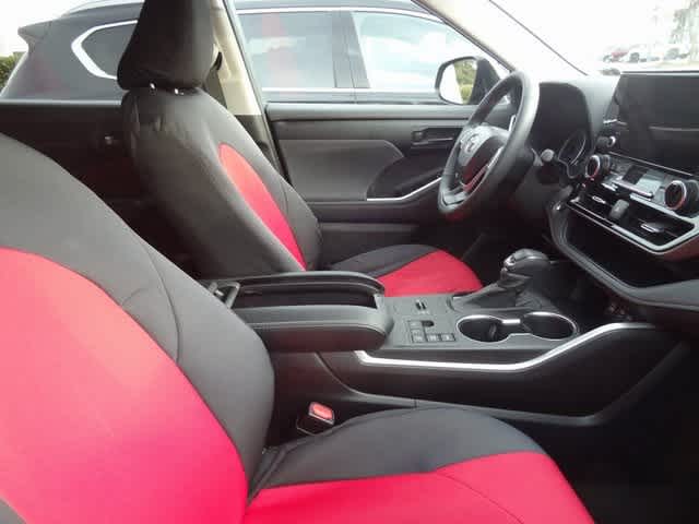 Thumbnail: 2023 Toyota Highlander - 8