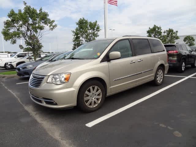 Thumbnail: 2016 Chrysler Town & Country - 2