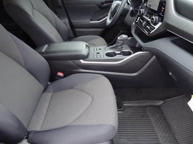 2024 Toyota Highlander LE 19