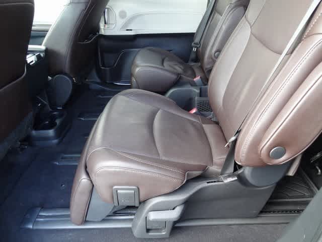 Thumbnail: 2023 Toyota Sienna - 14